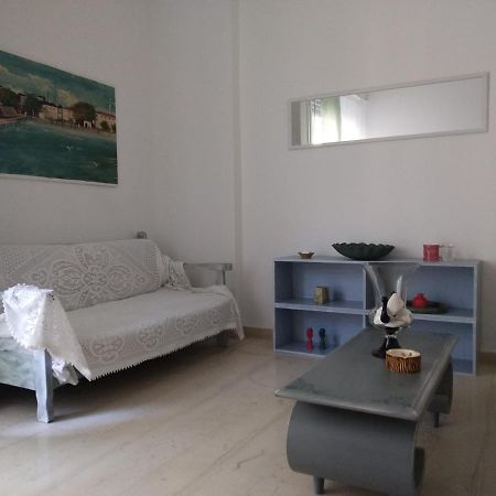 Experience An Easy Living Place Downtown In Атина Екстериор снимка