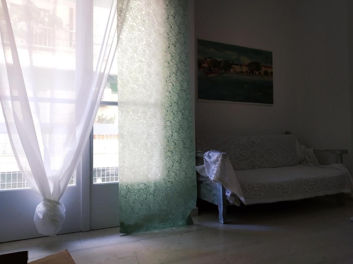 Experience An Easy Living Place Downtown In Атина Екстериор снимка