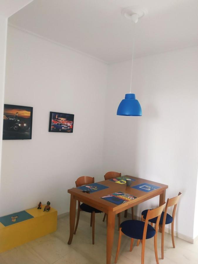 Experience An Easy Living Place Downtown In Атина Екстериор снимка