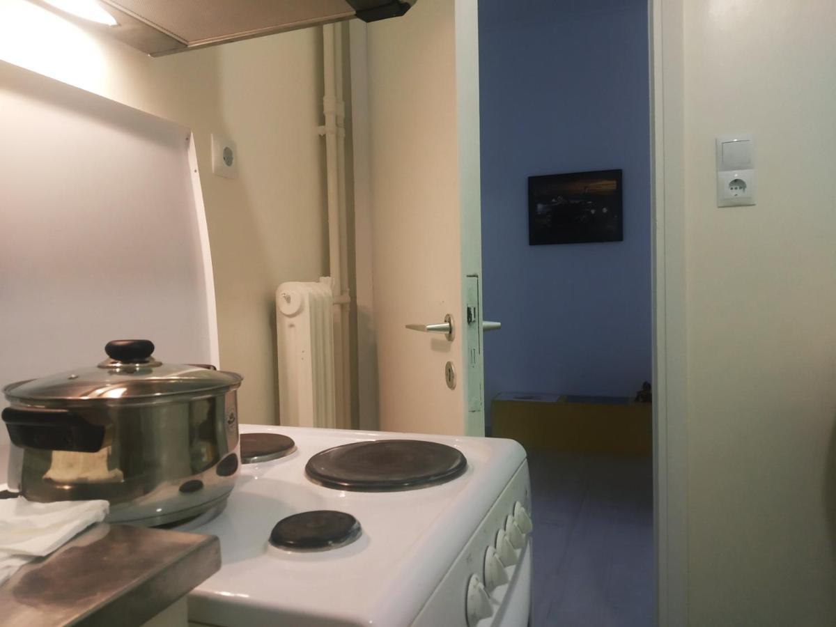 Experience An Easy Living Place Downtown In Атина Екстериор снимка
